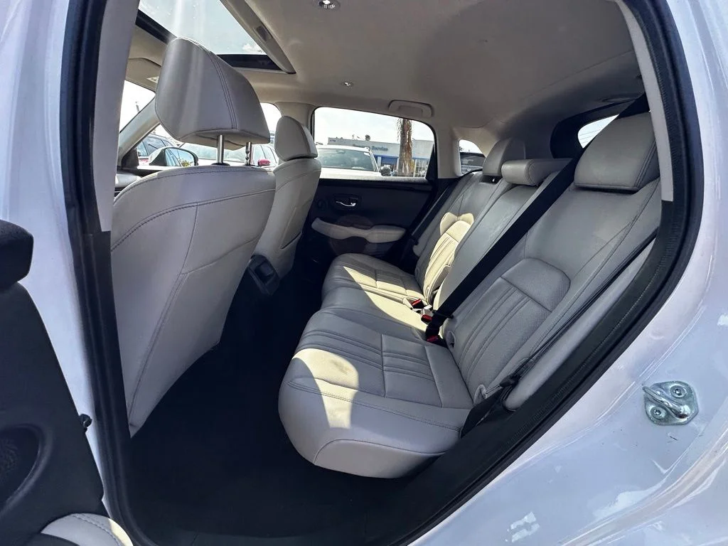 Used 2025 White Honda EX-L image 18
