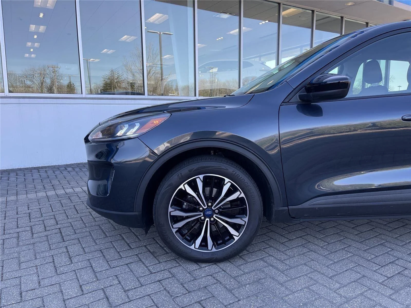 Used 2022 Gray Ford SE image 9