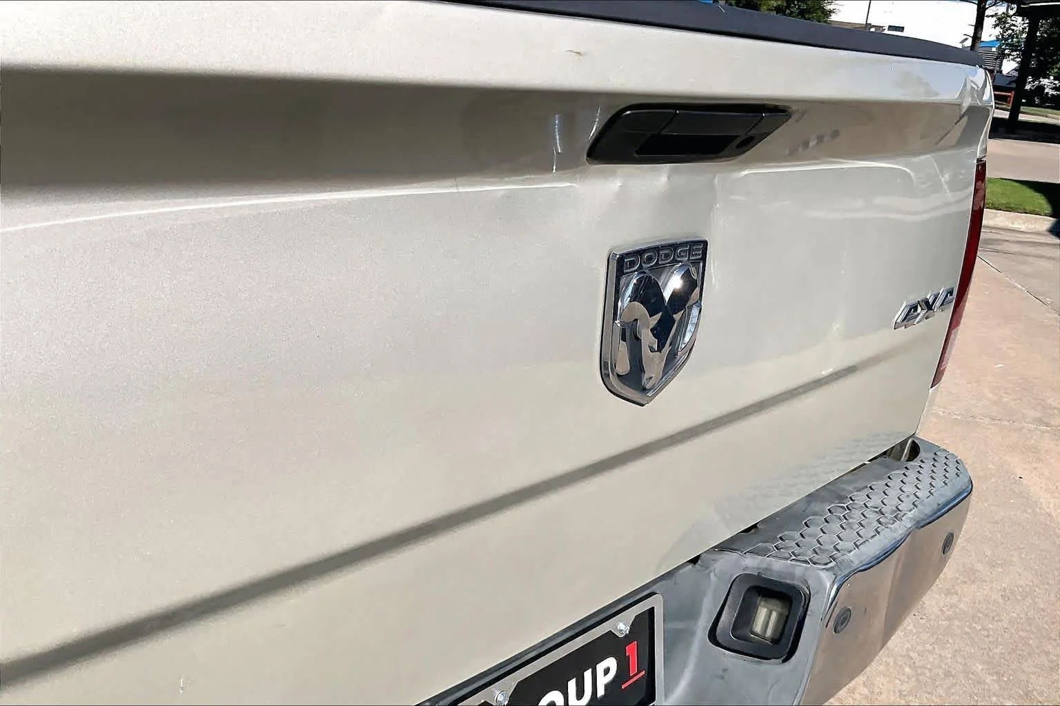 Used 2010 Light Graystone Pearl Dodge Laramie image 28