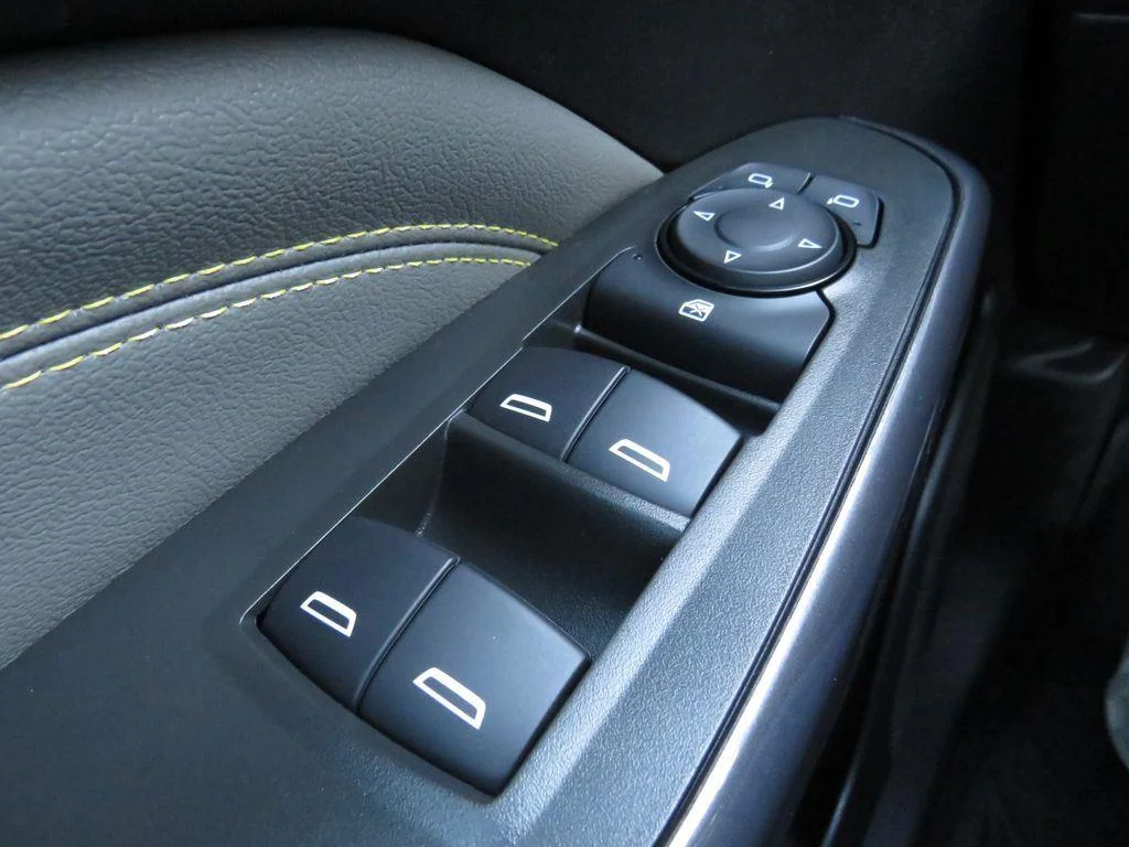 Used 2025 Marina Blue Chevrolet ACTIV image 31