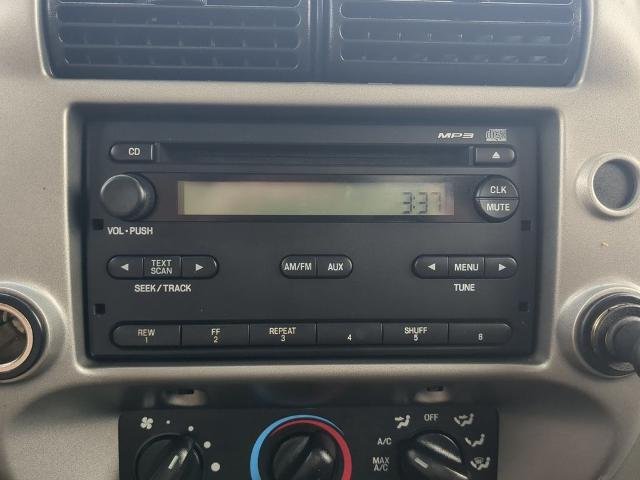 Used 2009 White Ford  image 21