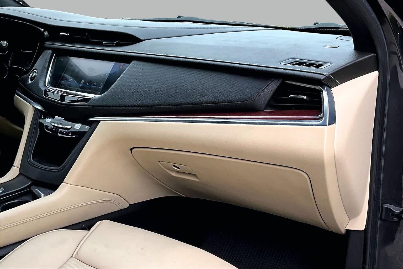 Used 2018 Dark Granite Metallic Cadillac Luxury AWD image 19
