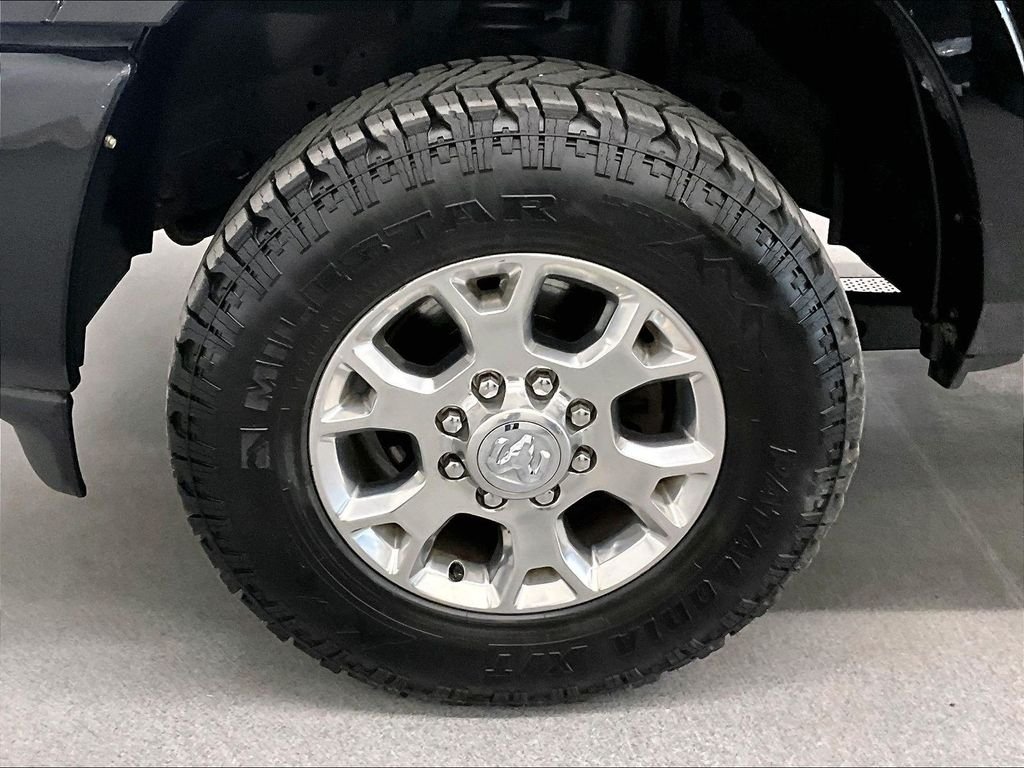 Used 2022 Diamond Black Crystal Pearlcoat Ram Laramie image 7