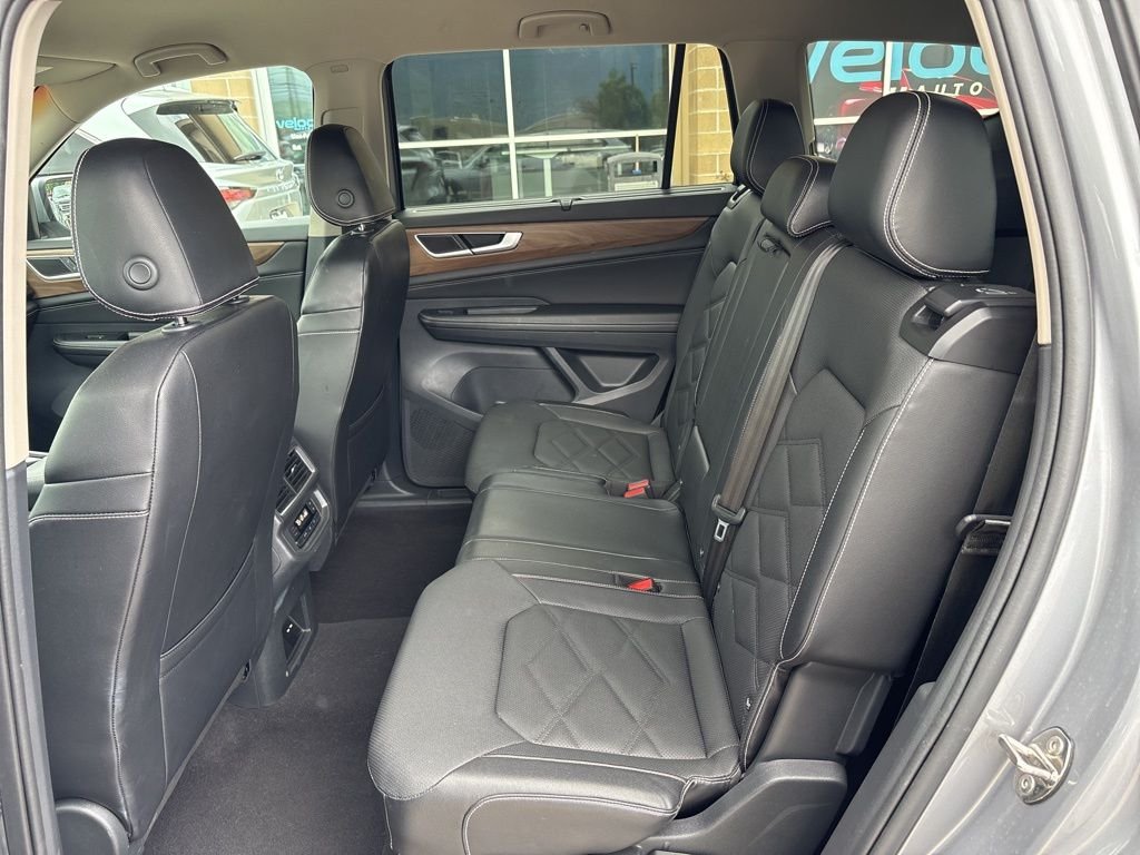 2024 Volkswagen Atlas SE w/Tech - Photo 18