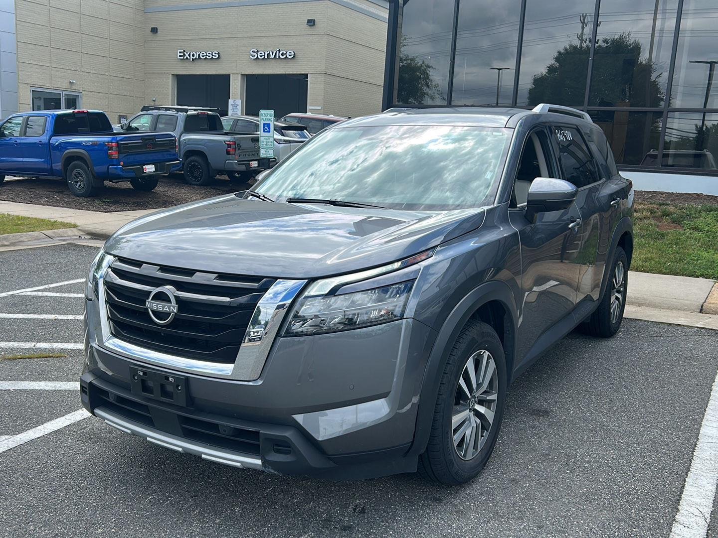 Used 2025 Gun Metallic Nissan SL image 1