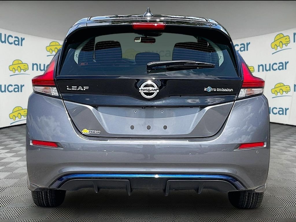 Used 2022 Gun Metallic Nissan S image 5