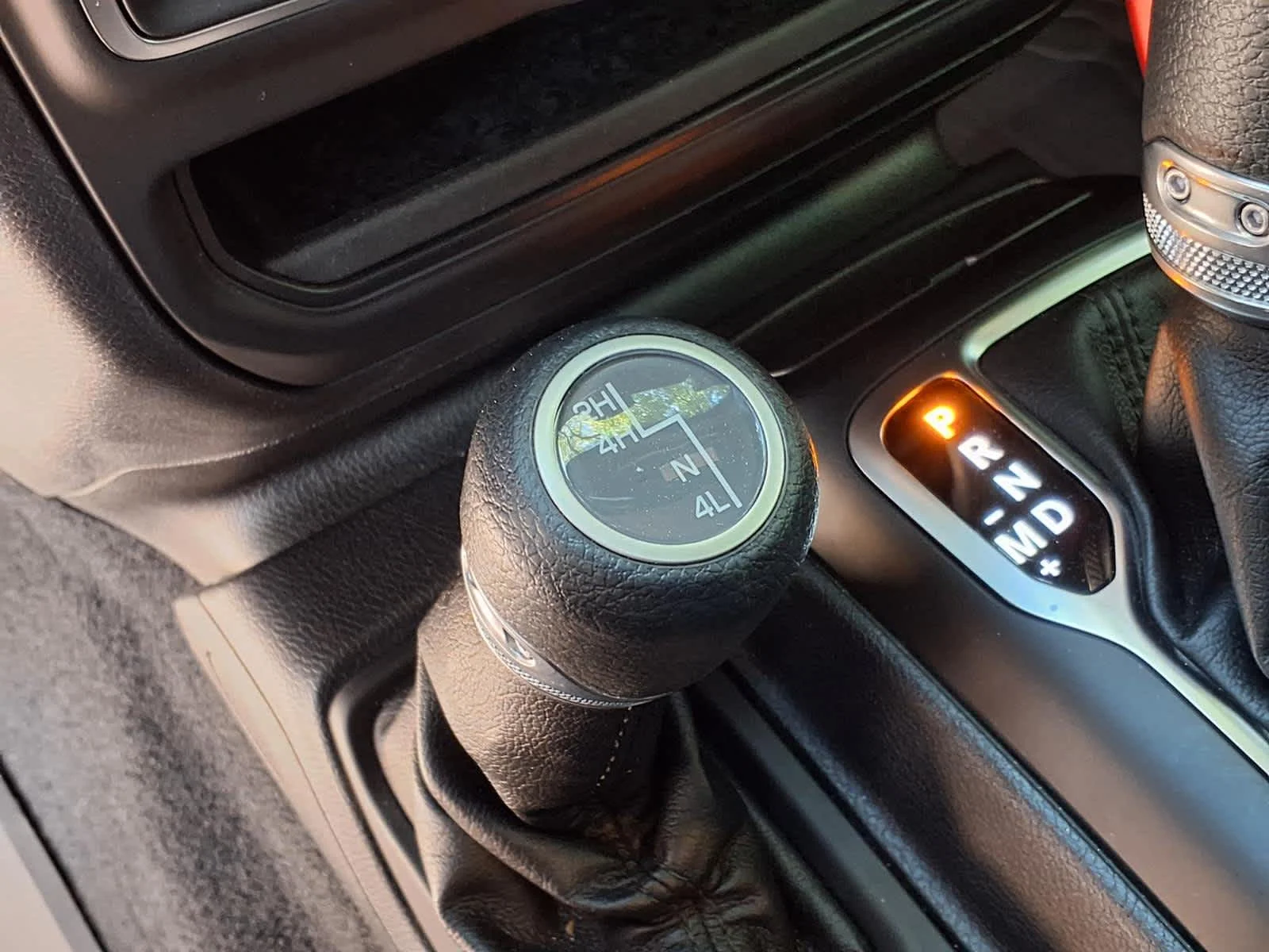 Used 2019  Jeep Sport S image 21