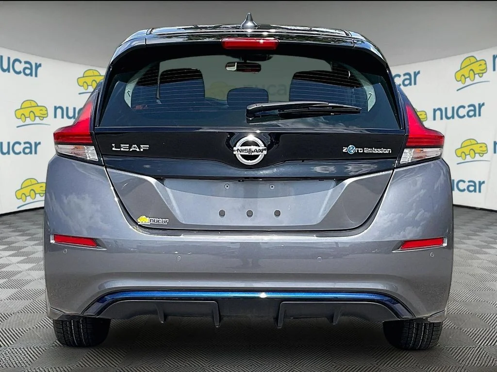 Used 2022 Gun Metallic Nissan S image 5