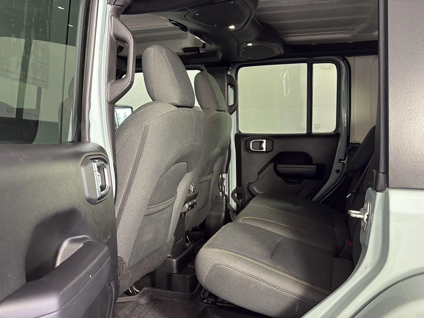 Used 2024 Earl Clearcoat Jeep Sport S image 21