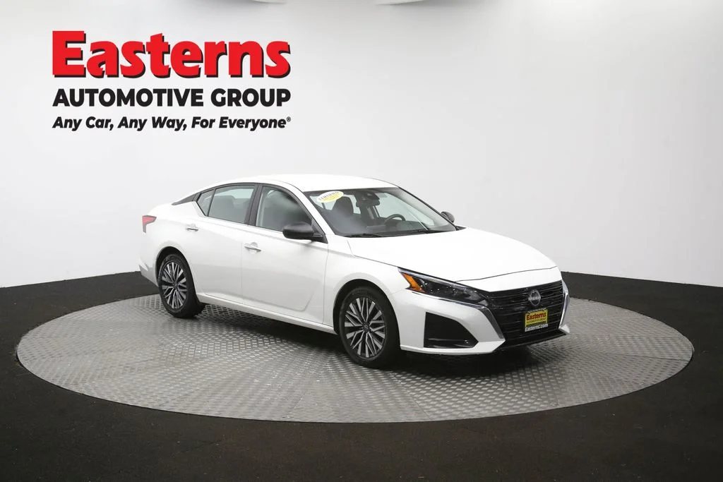 Used 2025 White Nissan 2.5 SV image 46