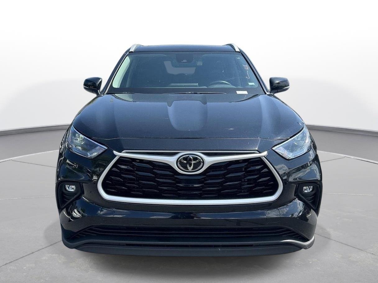Used 2026 Midnight Black Metallic Toyota XLE image 3