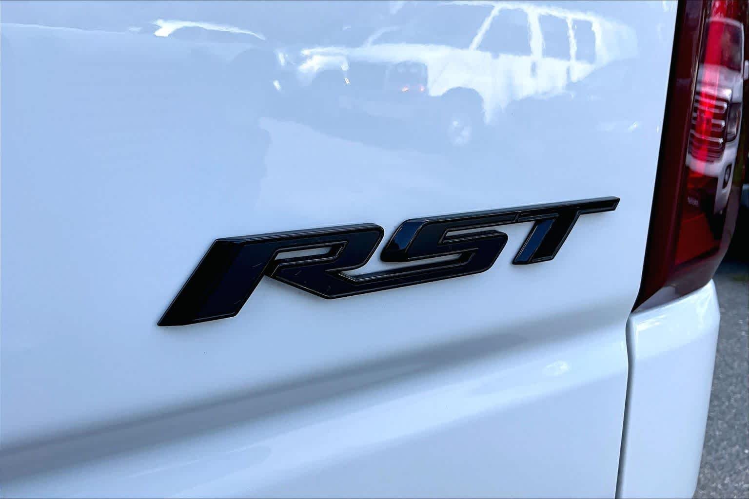Used 2024 Summit White Chevrolet RST image 10