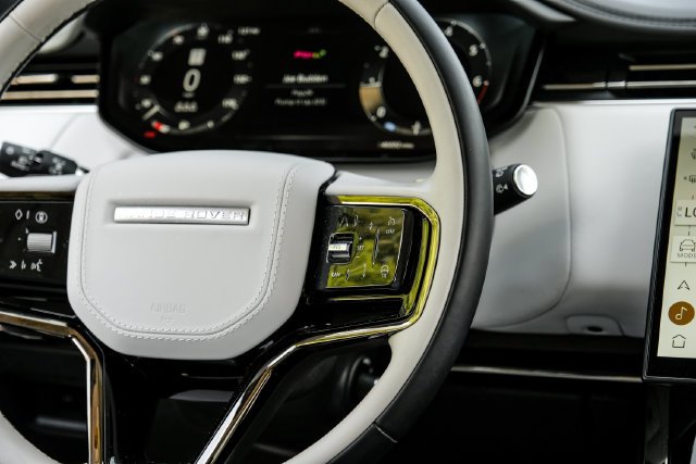 Used 2024  Land Rover Dynamic SE image 21