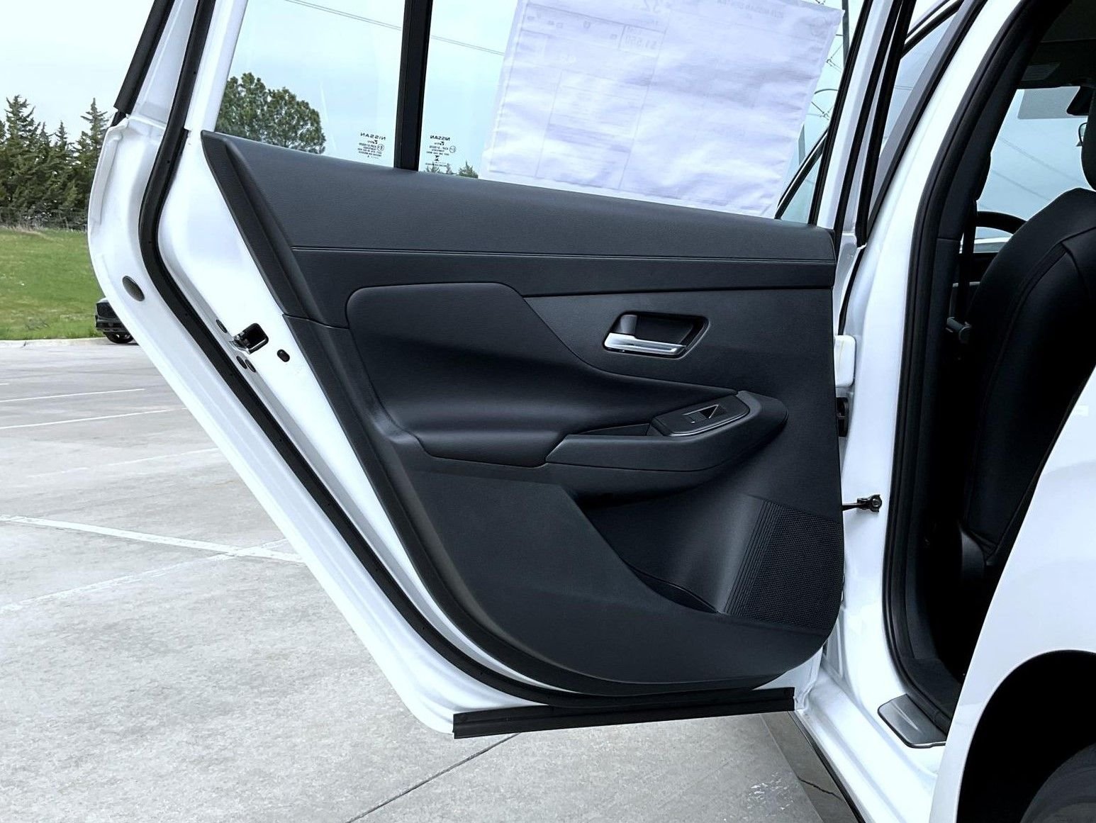 New 2026 Aspen White TriCoat / Super Black Two-tone Nissan SR image 21