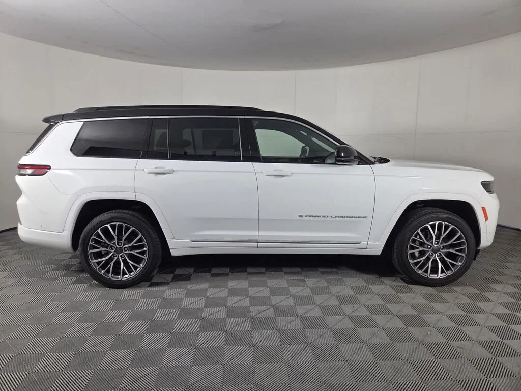 New 2026 Bright White Clear-Coat Exterior Paint Jeep Summit image 5