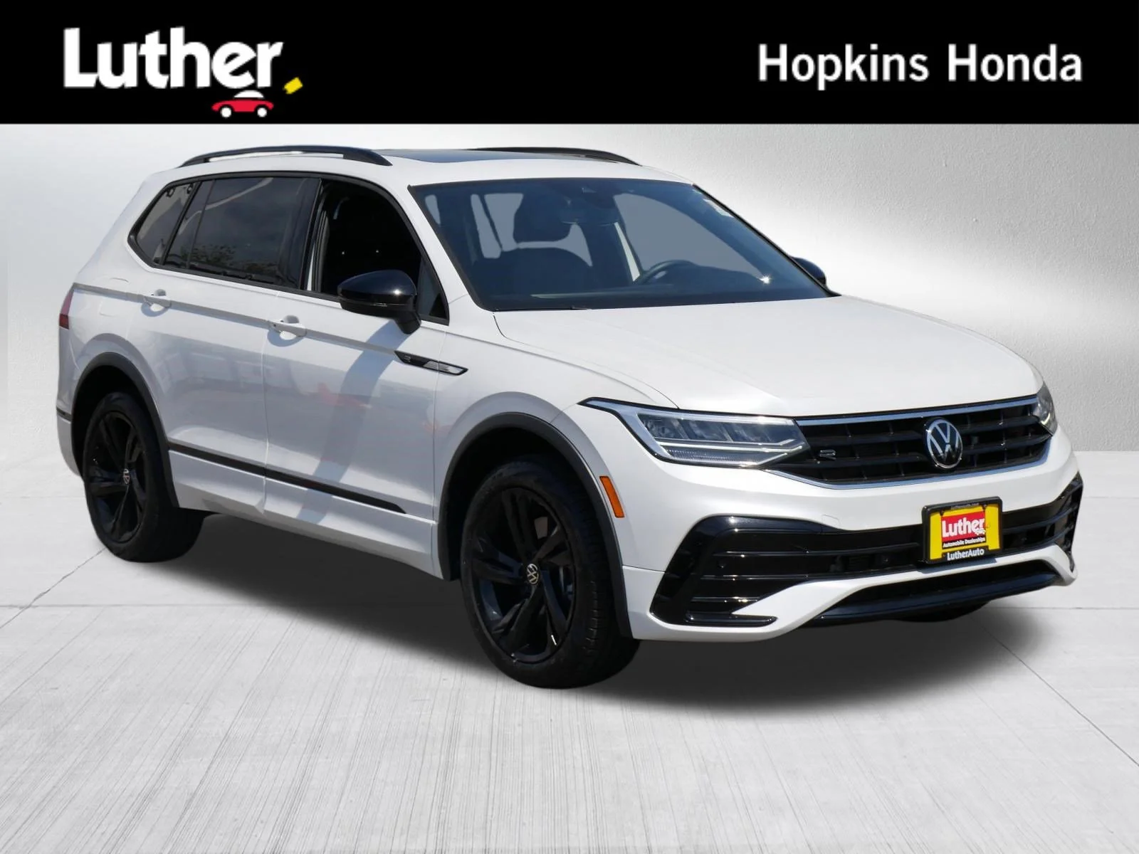 2023 Volkswagen Tiguan 2.0T SE R-Line Black 4Motion's photo