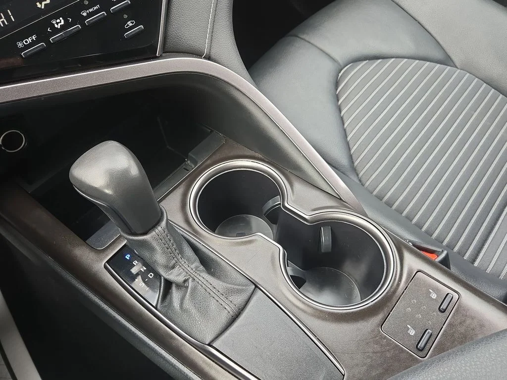 Used 2024  Toyota SE Nightshade image 38