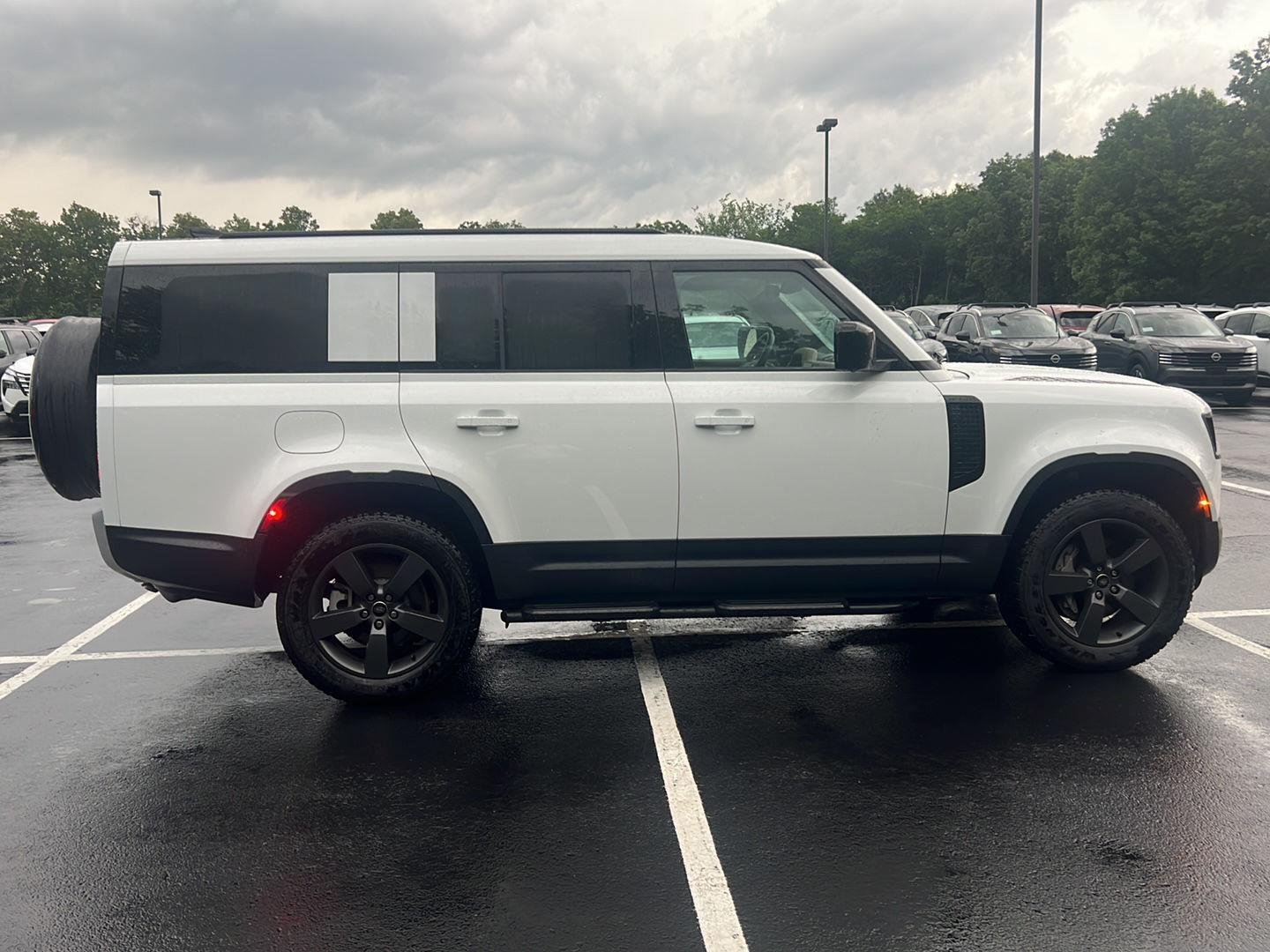 Used 2025 Fuji White Land Rover S image 6