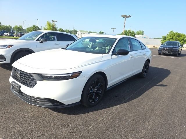 Used 2025 Platinum White Pearl Honda SE image 1