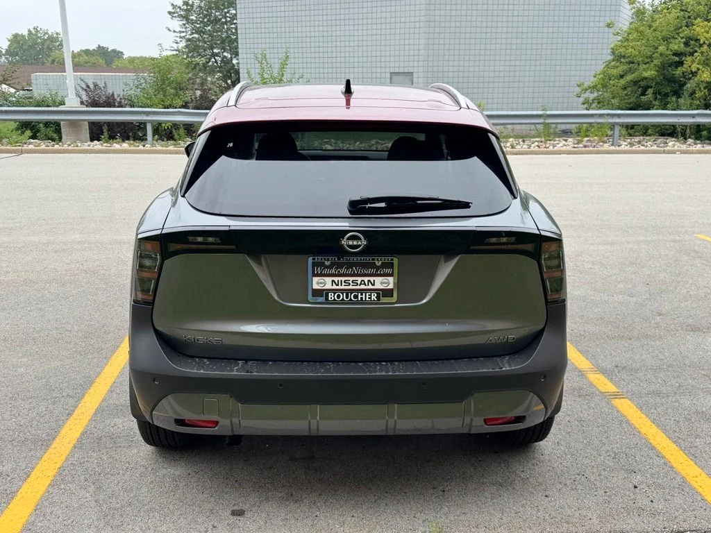 New 2026 Gun Metallic/Scarlet Ember Tintcoat Nissan SV image 5