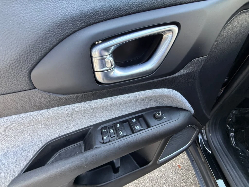 Used 2025 Black Jeep Latitude image 4