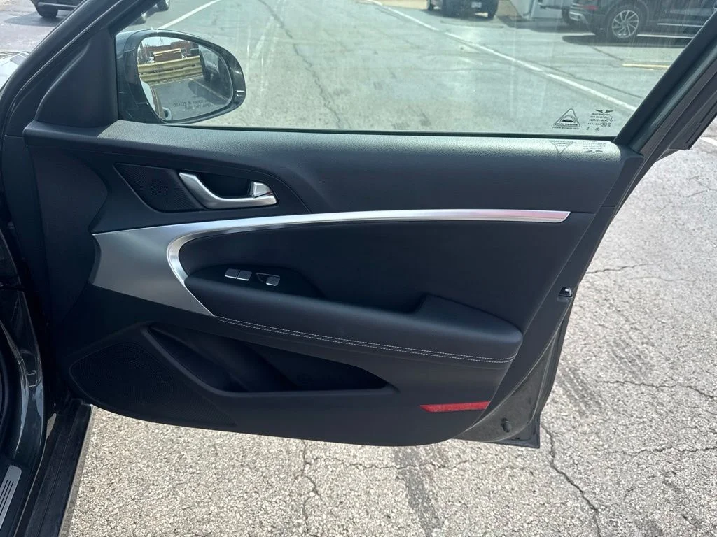 2025 GENESIS G70 Standard - Photo 33
