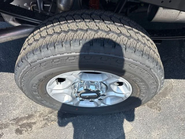 New 2026 Oxford White Ford F-250® XLT image 15