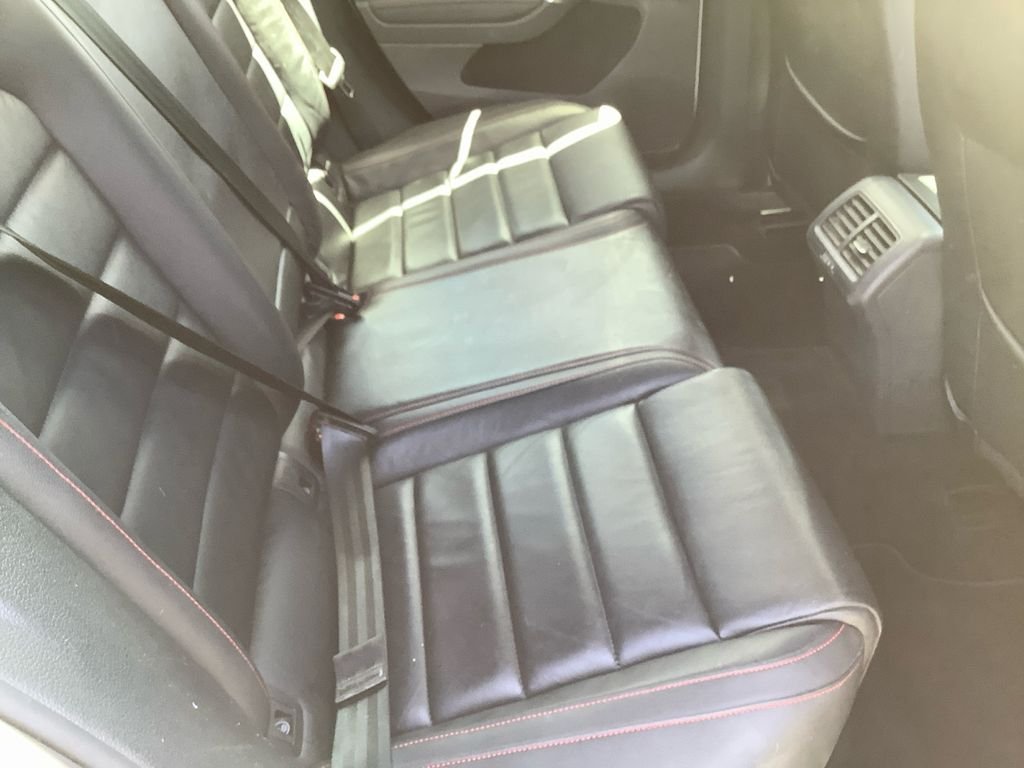 Used 2015 White Volkswagen Autobahn image 17