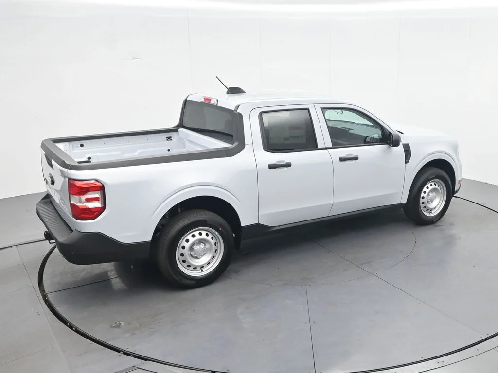New 2026 Space White Metallic Ford XL image 32