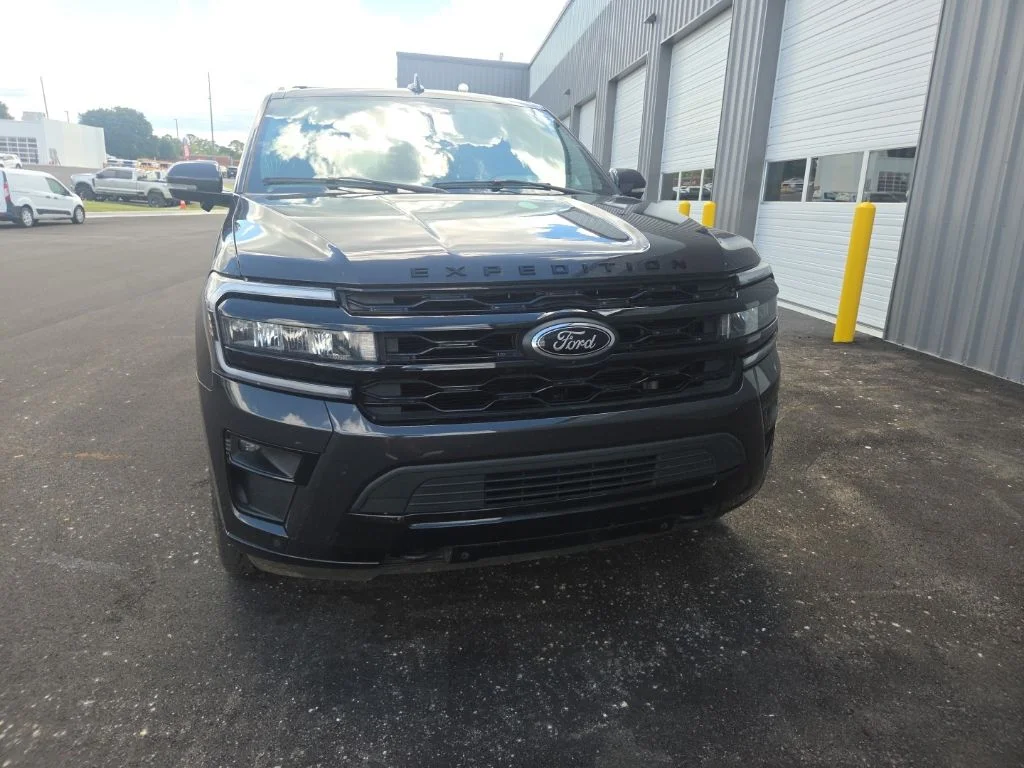 Certified Used 2023  Ford Limited image 2