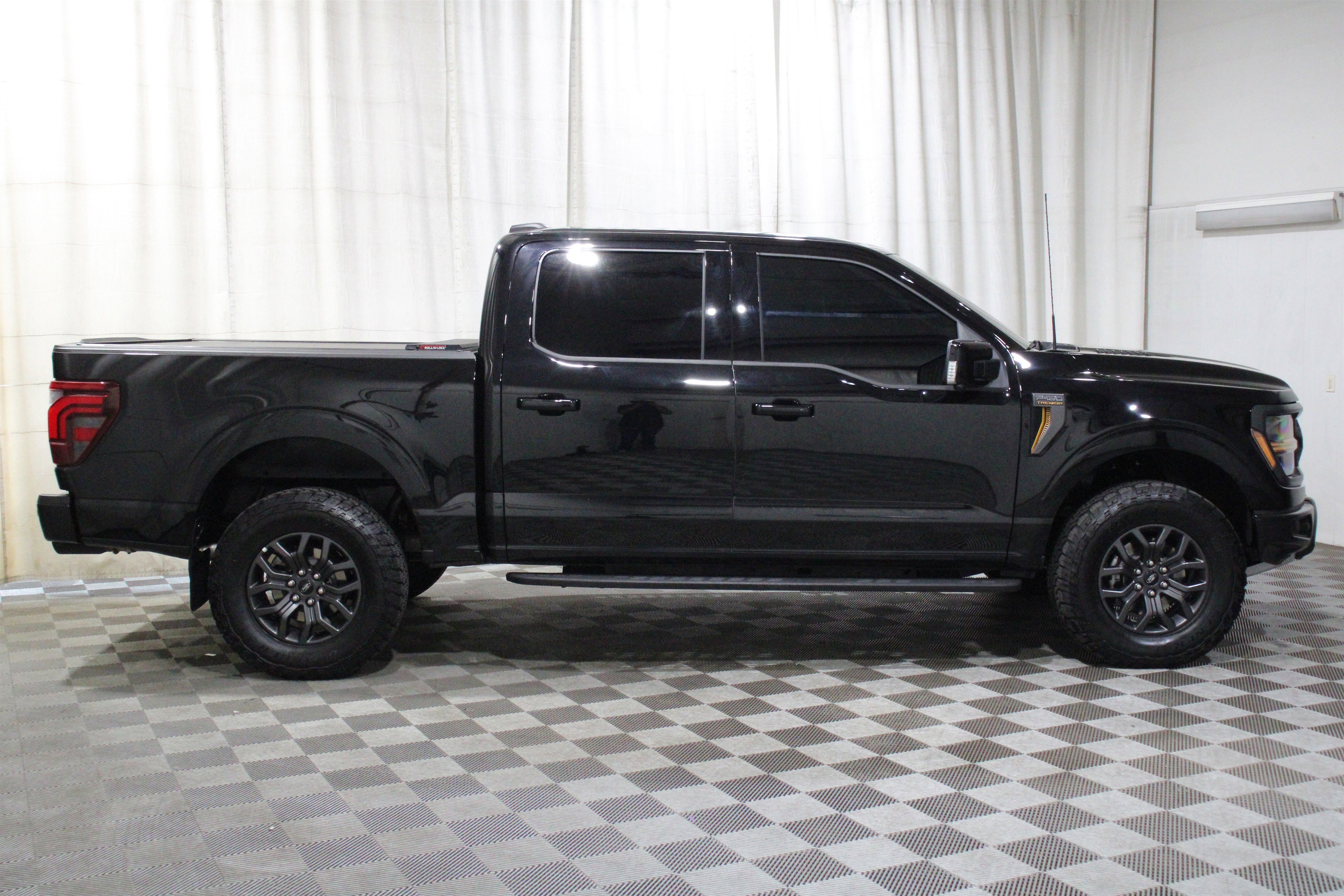 Used 2025 Agate Black Metallic Ford Tremor image 35