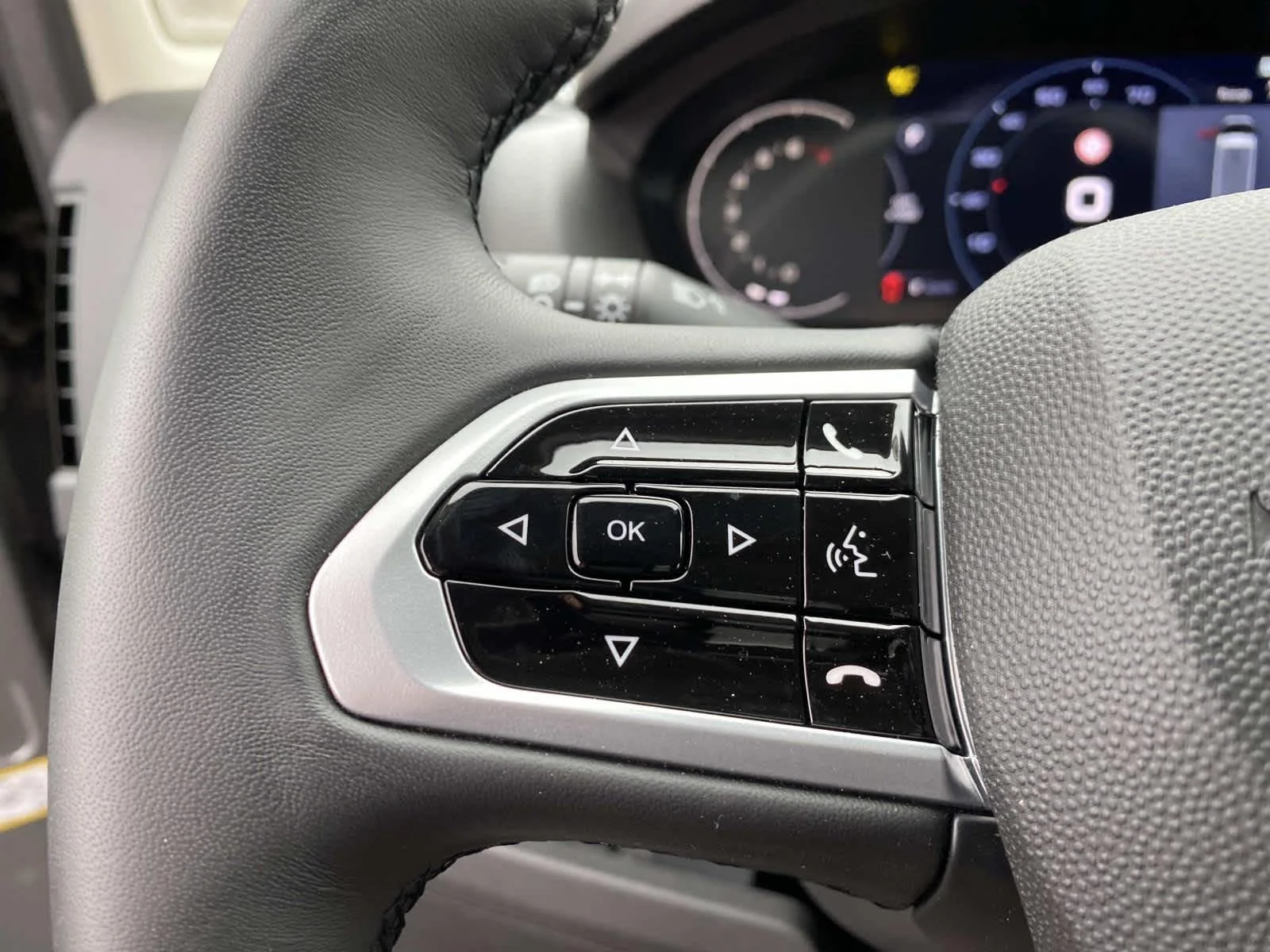 Used 2025 Ceramic Gray Clearcoat Ram SLT+ image 19