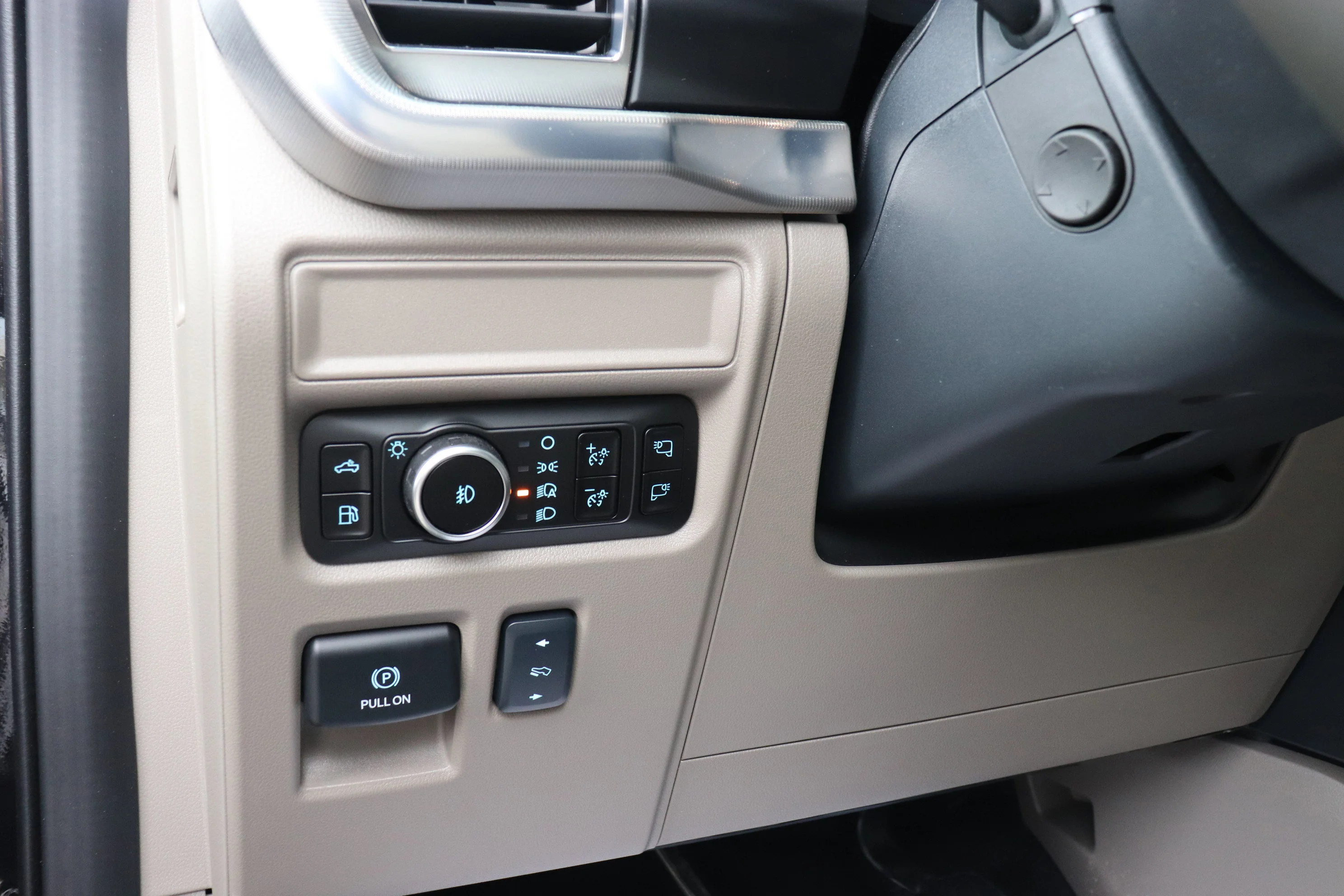 Used 2025 Black Ford Platinum image 9