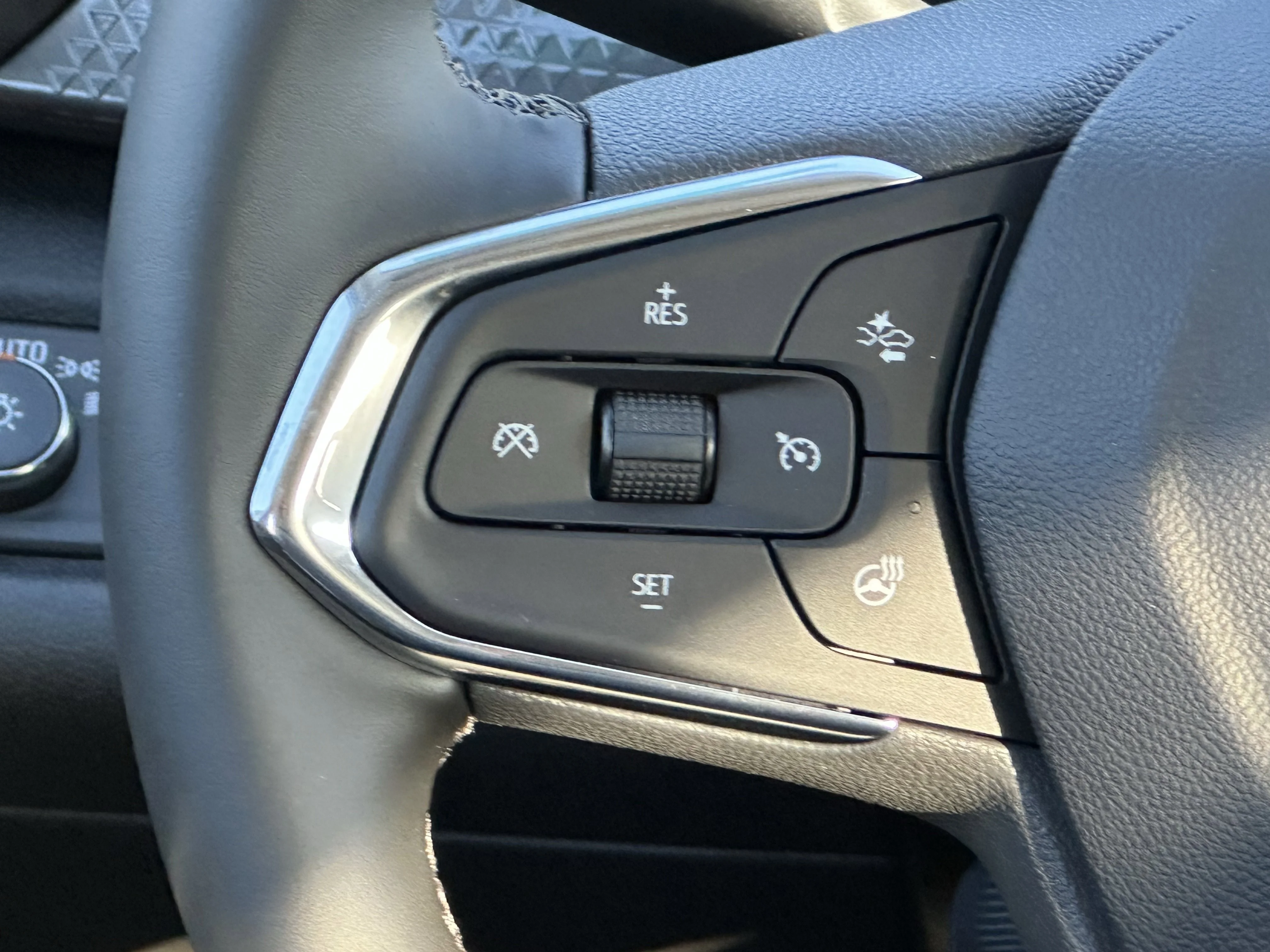New 2026 Summit White Chevrolet ACTIV image 11