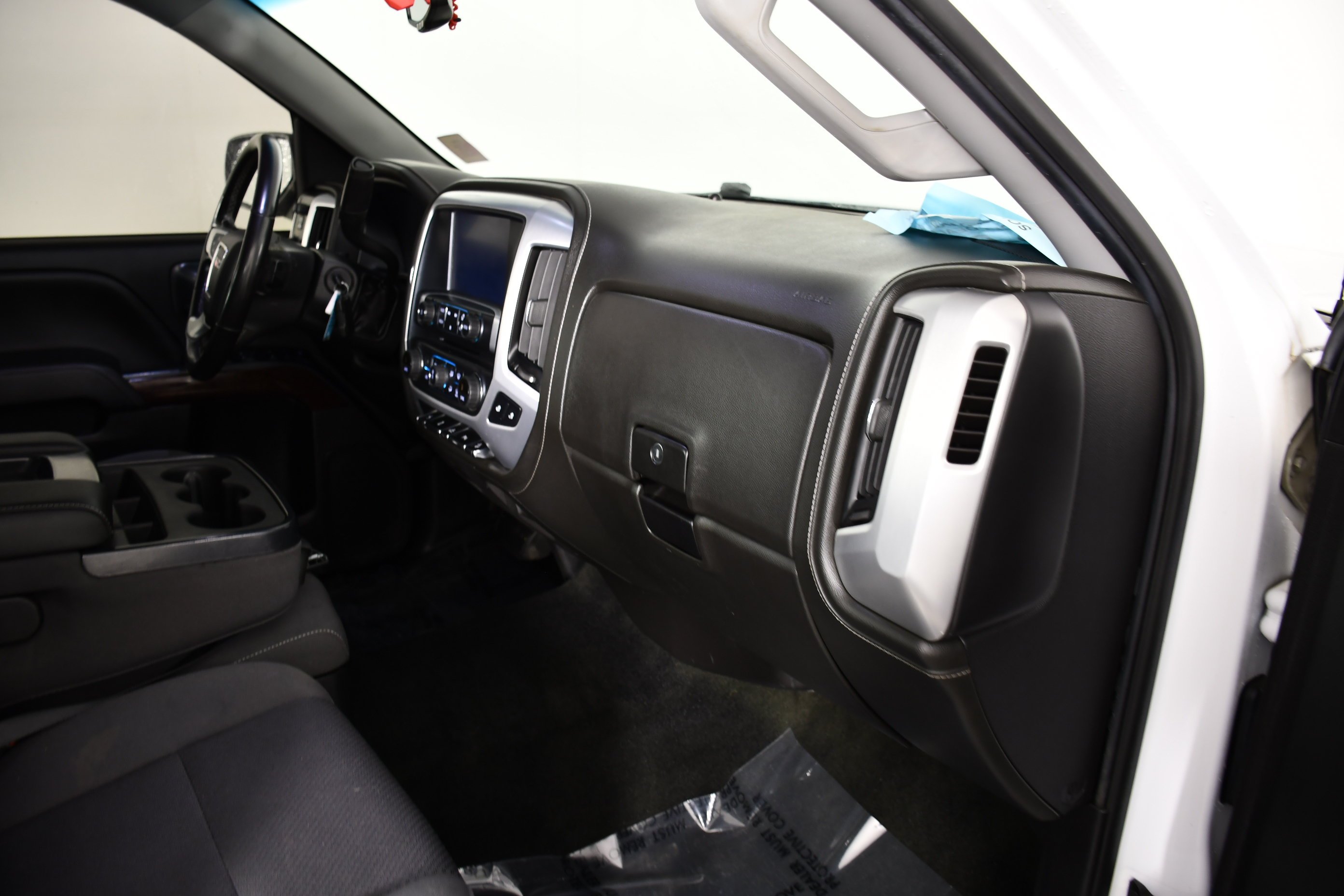 Used 2018 Summit White GMC SLE image 39