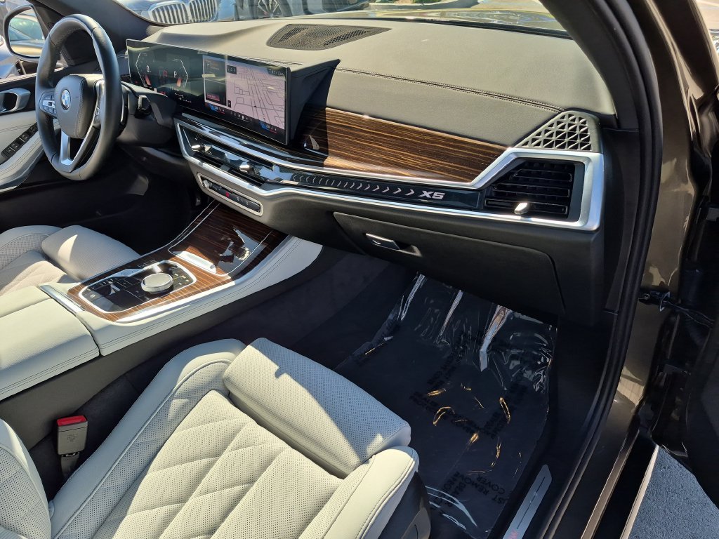 Used 2026 Green BMW sDrive40i image 10
