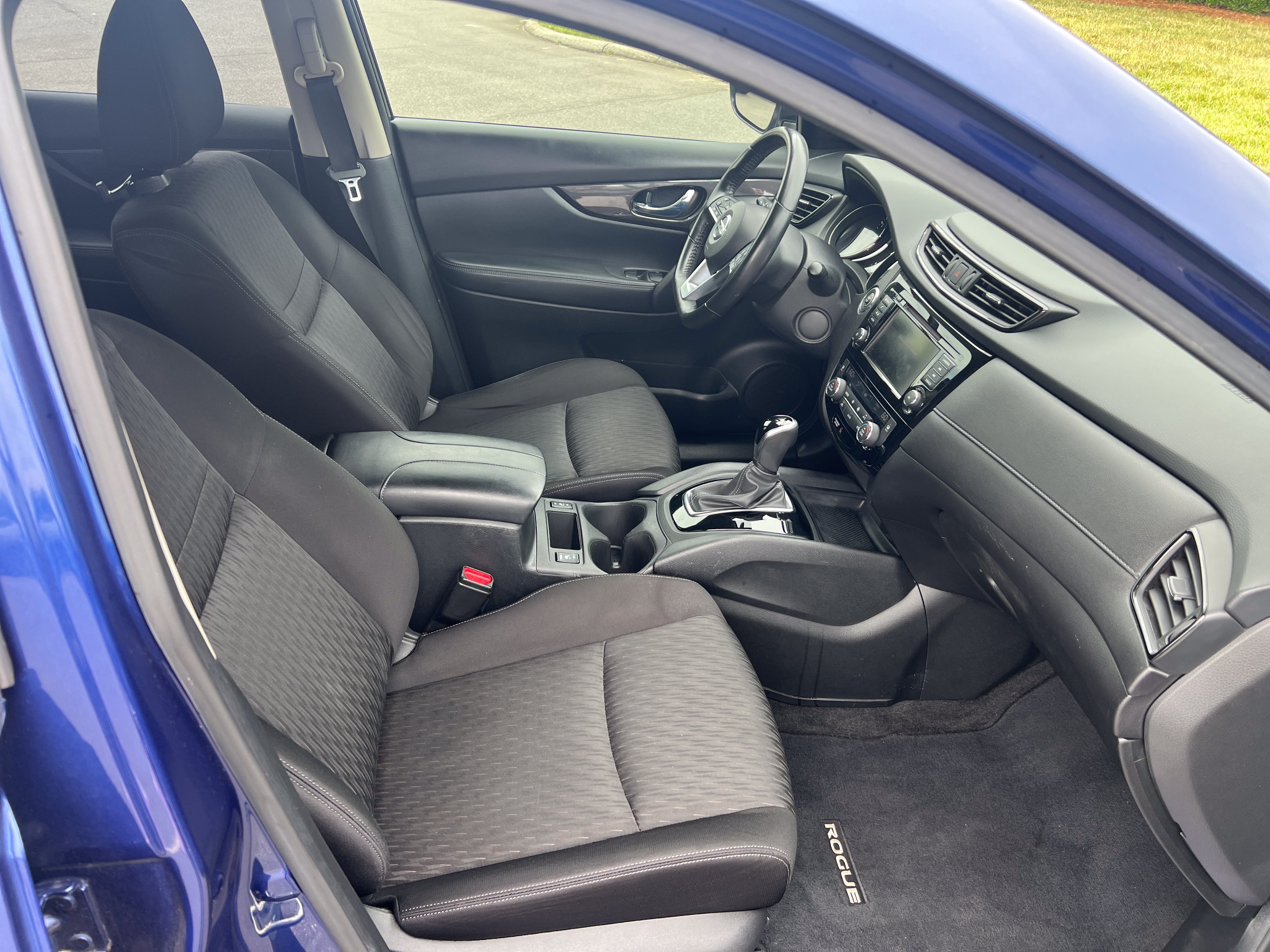 Used 2019 Caspian Blue Metallic Nissan SV image 17