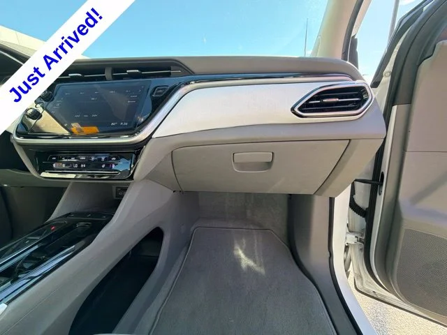 Used 2023 White Chevrolet Premier image 23