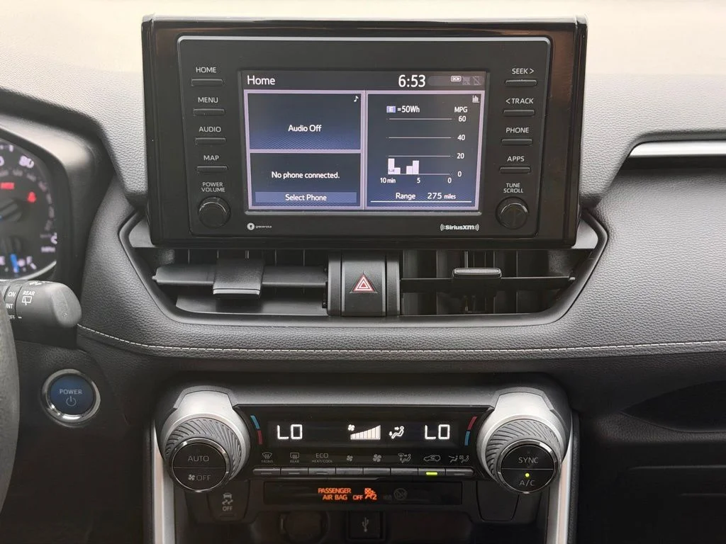 Used 2022  Toyota XLE image 21