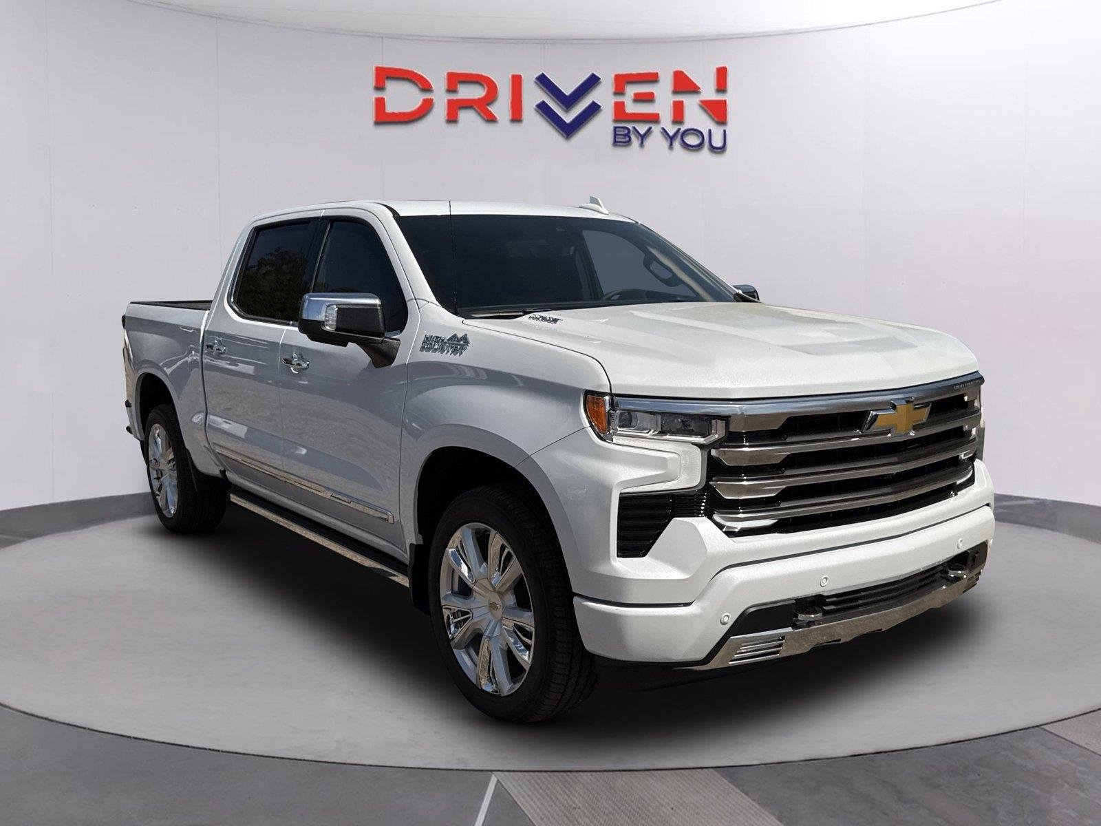 New 2026 Polar White Tricoat Chevrolet High Country image 2