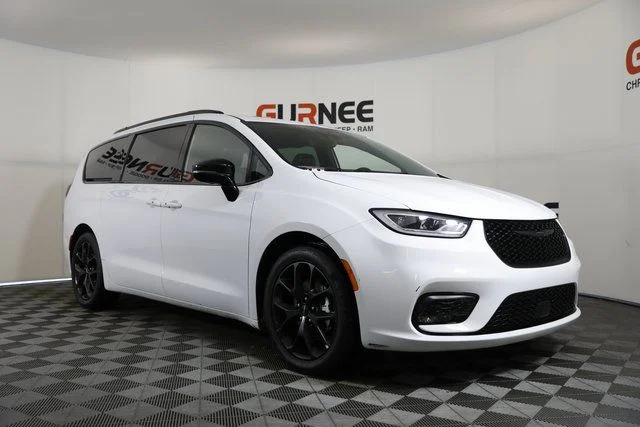 Used 2025 Chrysler Pacifica Limited with VIN 2C4RC1GG0SR520442 for sale in Rochester, Minnesota