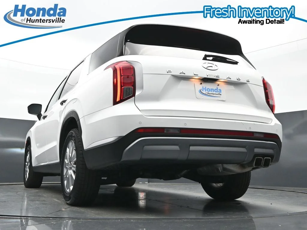 Used 2025 White Hyundai SEL image 32
