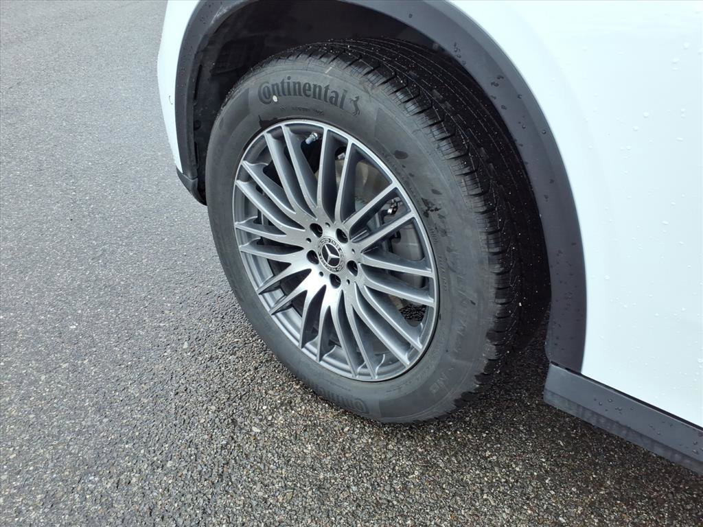 Certified Used 2026 Polar White Mercedes-Benz GLC 300 image 9