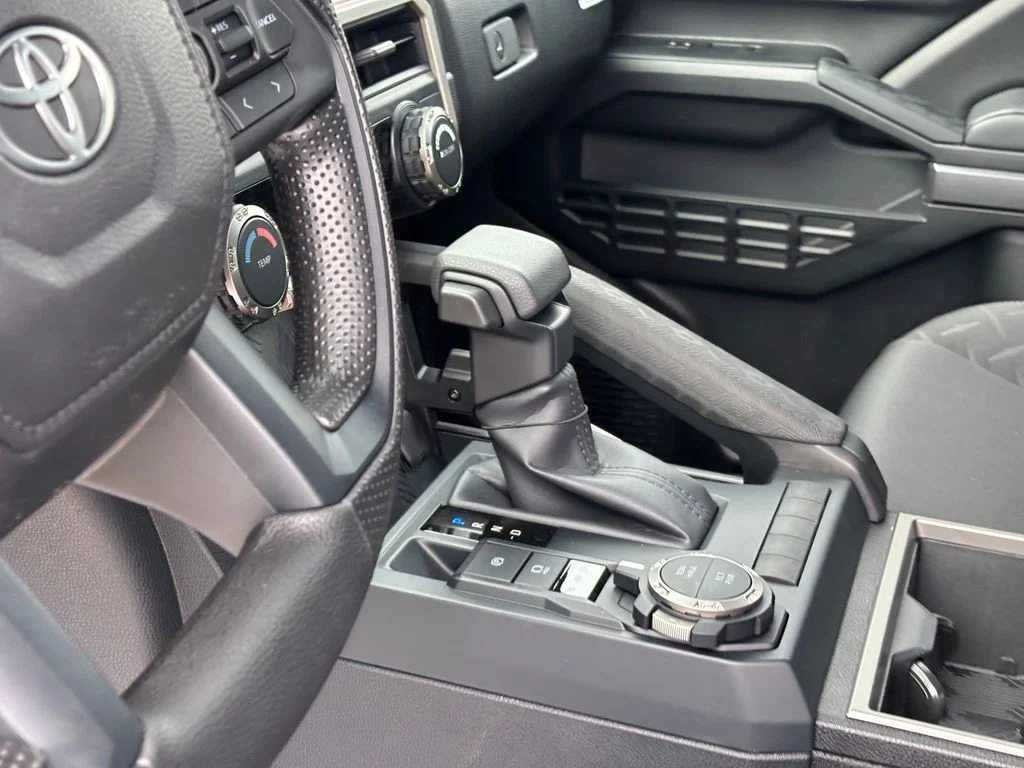 2025 Toyota Tacoma SR5 - Photo 34