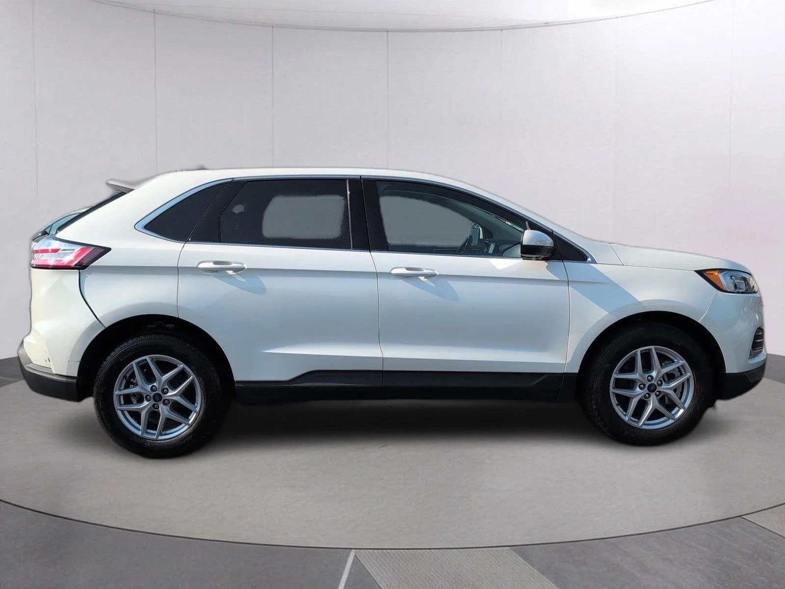 Used 2021 Star White Metallic Tri-Coat Ford SEL image 8
