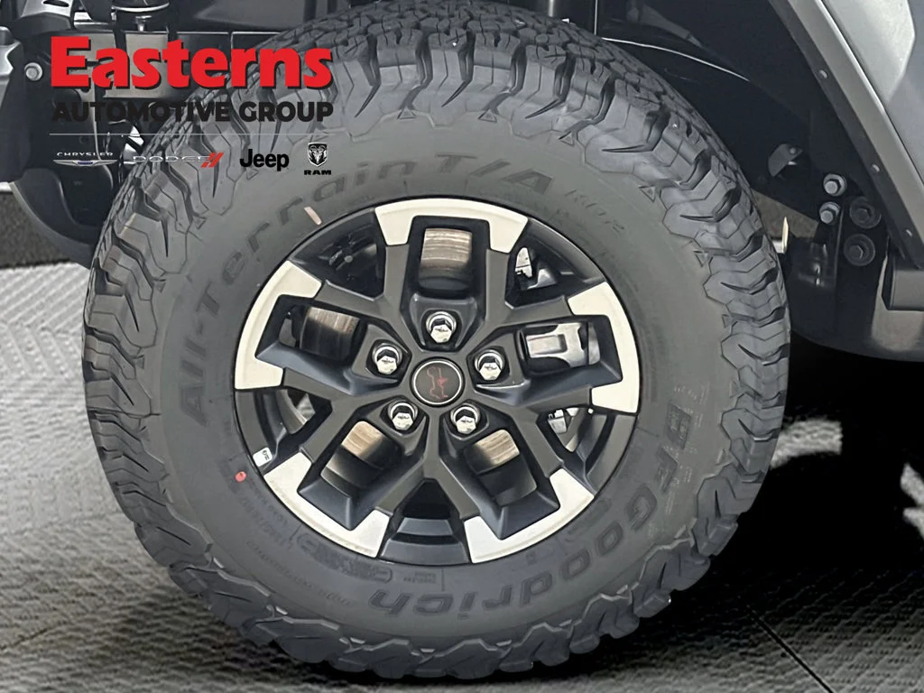 New 2026 Granite Crystal Metallic Clear-Coat Exterior Paint Jeep Rubicon image 7