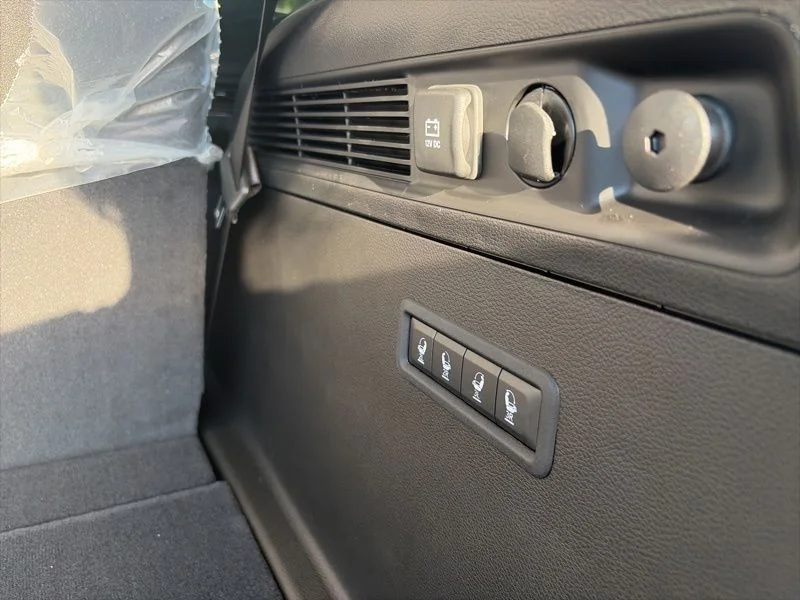 New 2026 High Gloss Black Exterior Paint Jeep Limited Reserve image 7