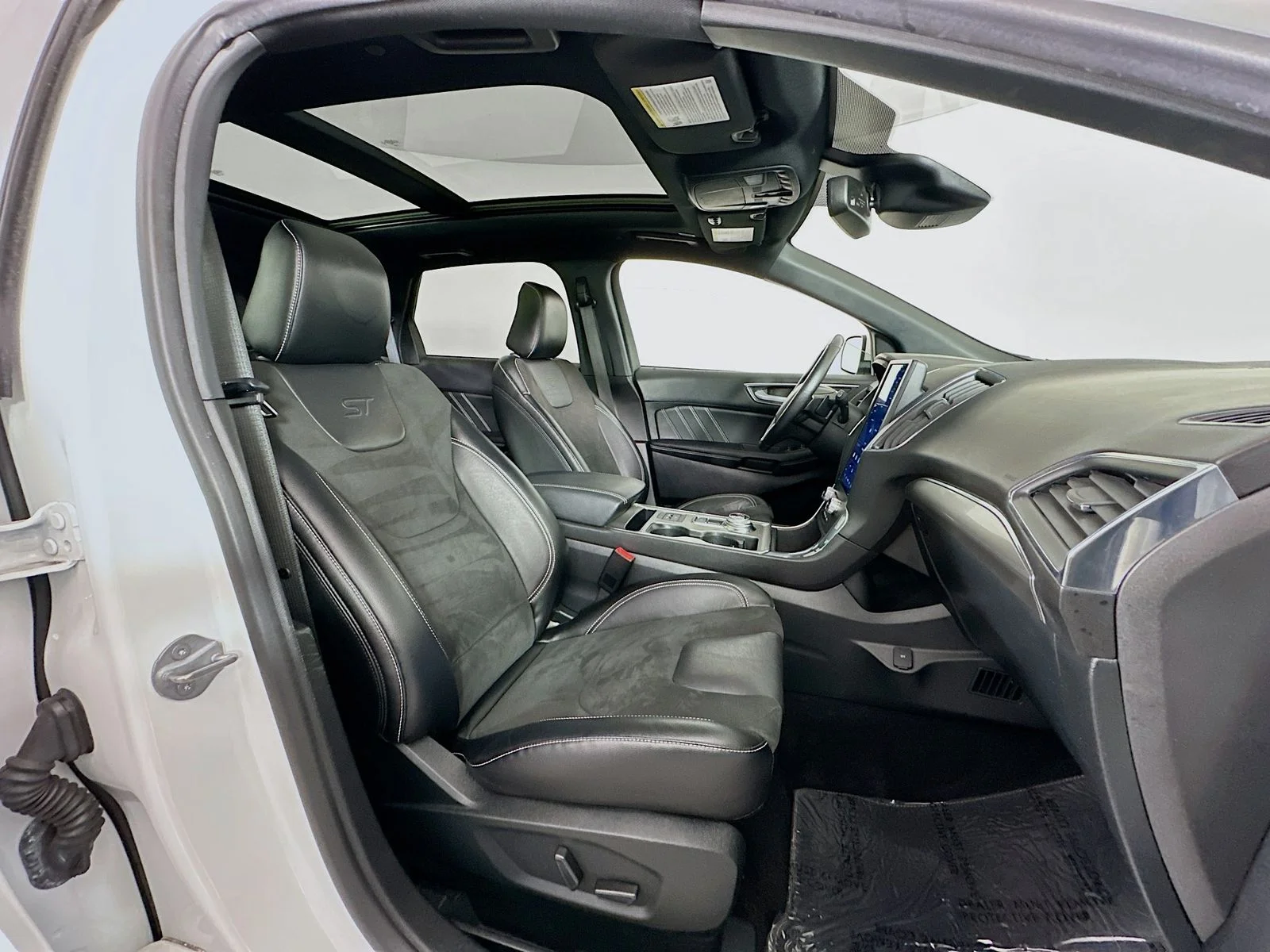 Used 2022 Star White Metallic Tri-Coat Ford ST image 30