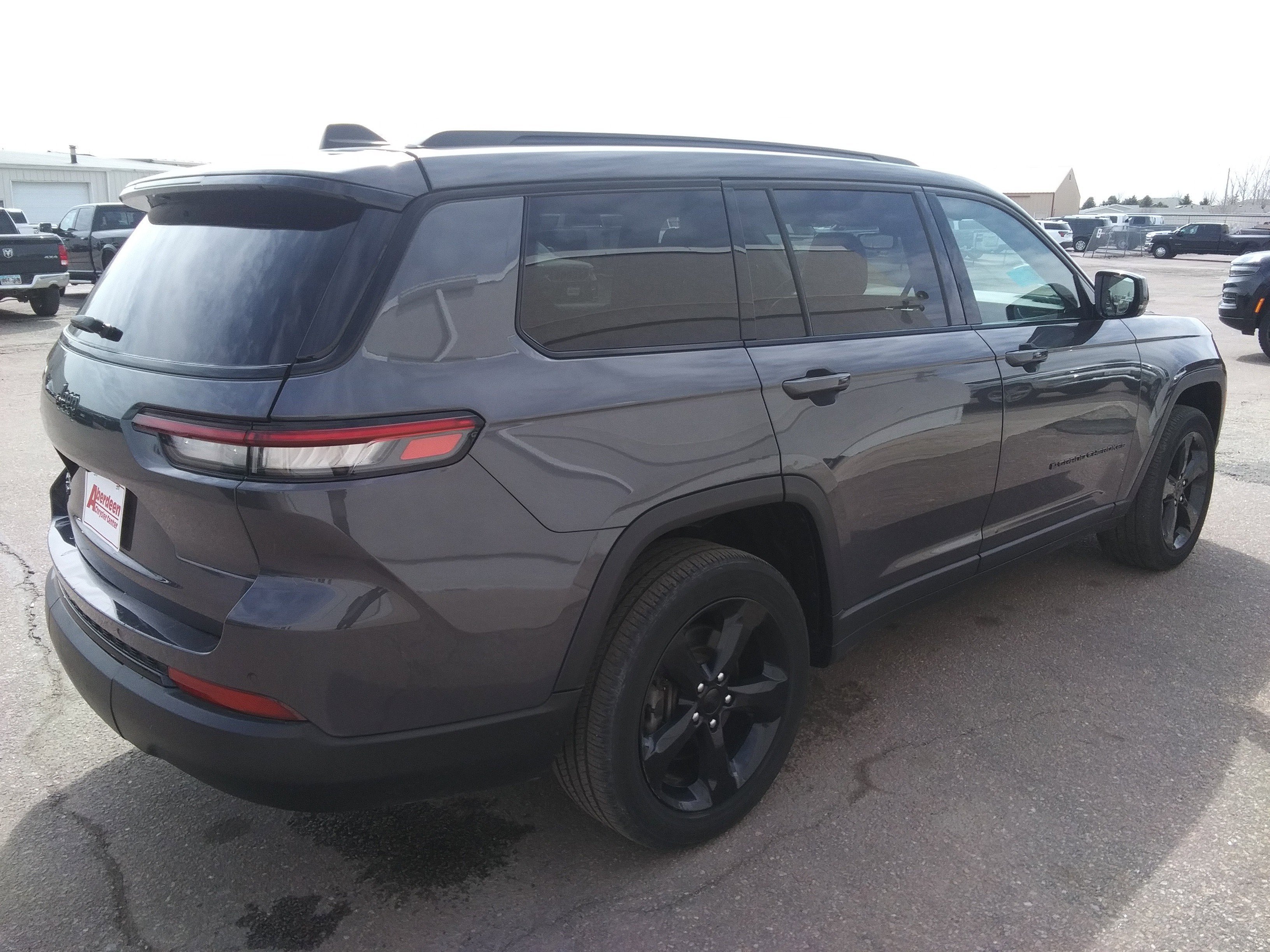Used 2023 Gray Jeep Altitude image 5