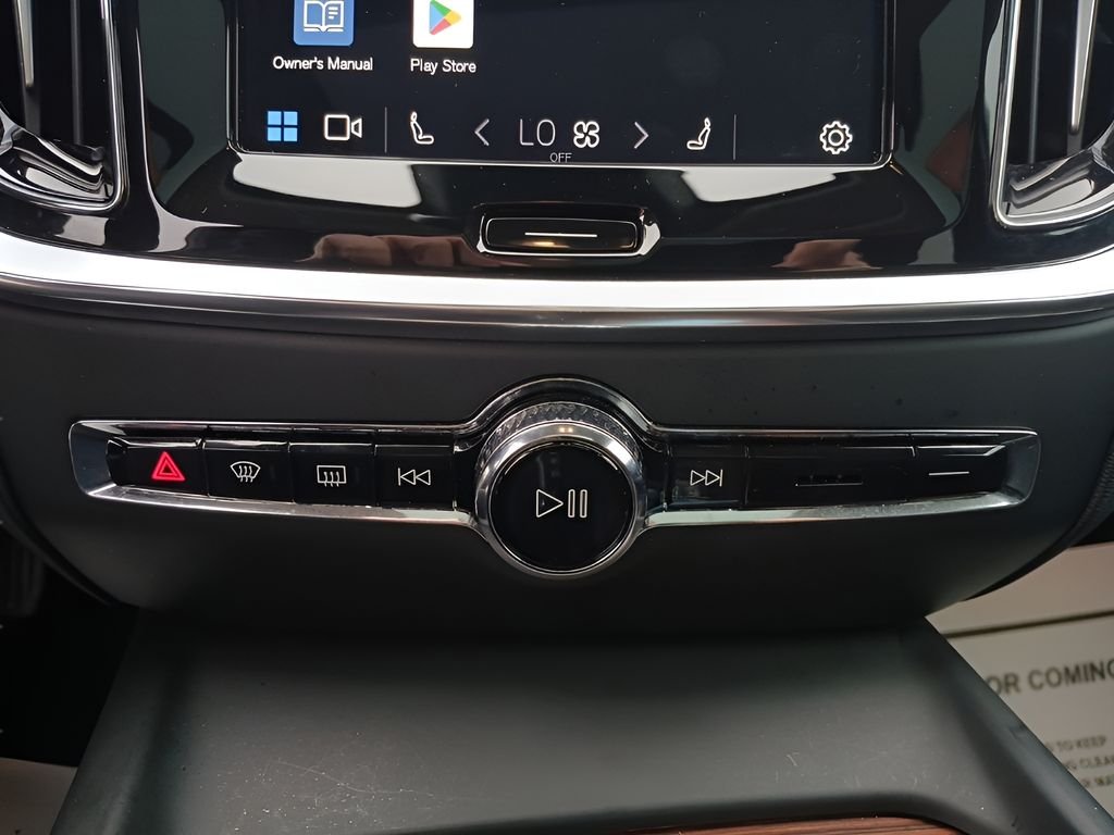 2025 Volvo V60 Cross Country Plus - Photo 18